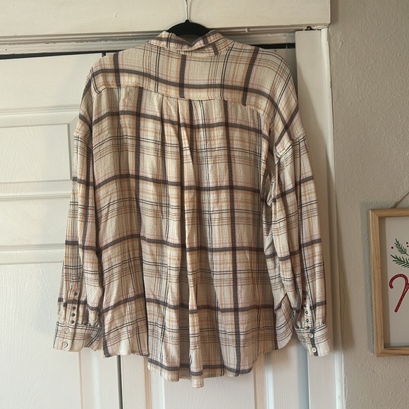 Free people flannel can be worn 2 ways in the front. - Picture 5 of 5